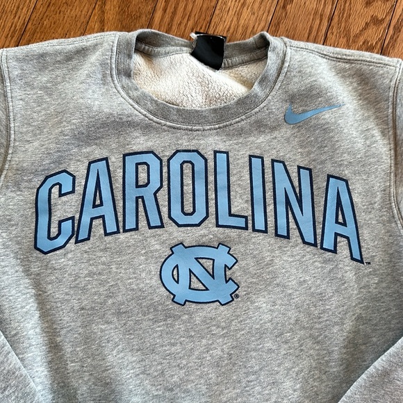 University of North Carolina Crewneck Nike Gray sweatshirt size small - Picture 2 of 6